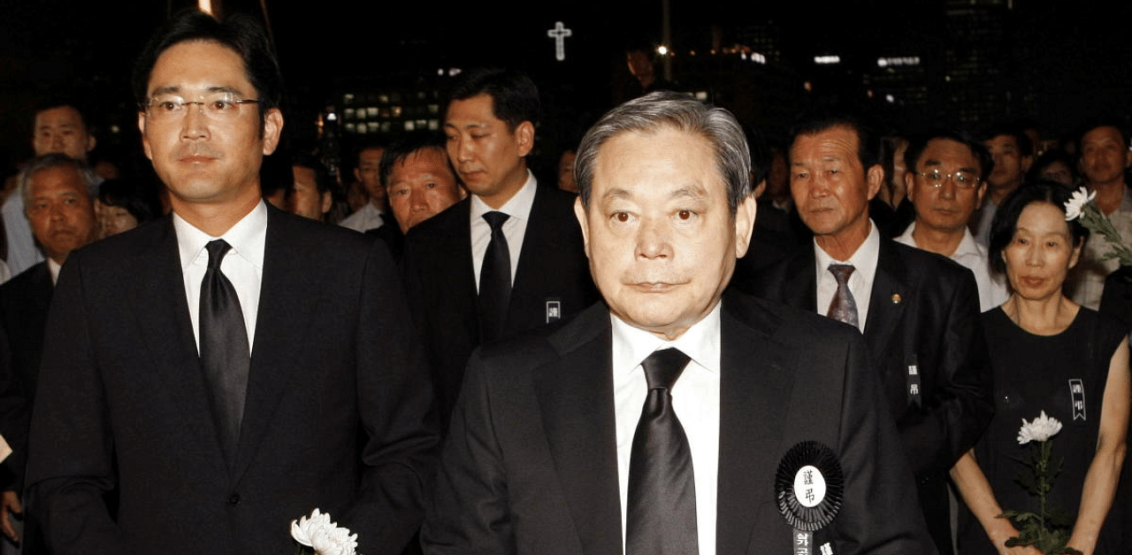 Lee Kun-hee (front), former Samsung Group chairman, and his son Lee Jae-yong (L) Credit: Reuters Photo