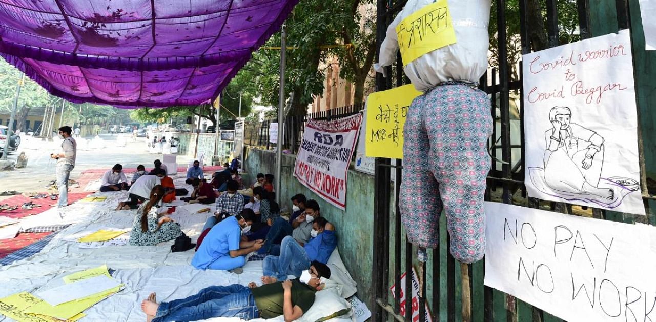 Resident Doctor Association members of Hindu Rao Hospital during an indefinite hunger strike over non-payment of their outstanding salaries, in New Delhi. Credit: PTI