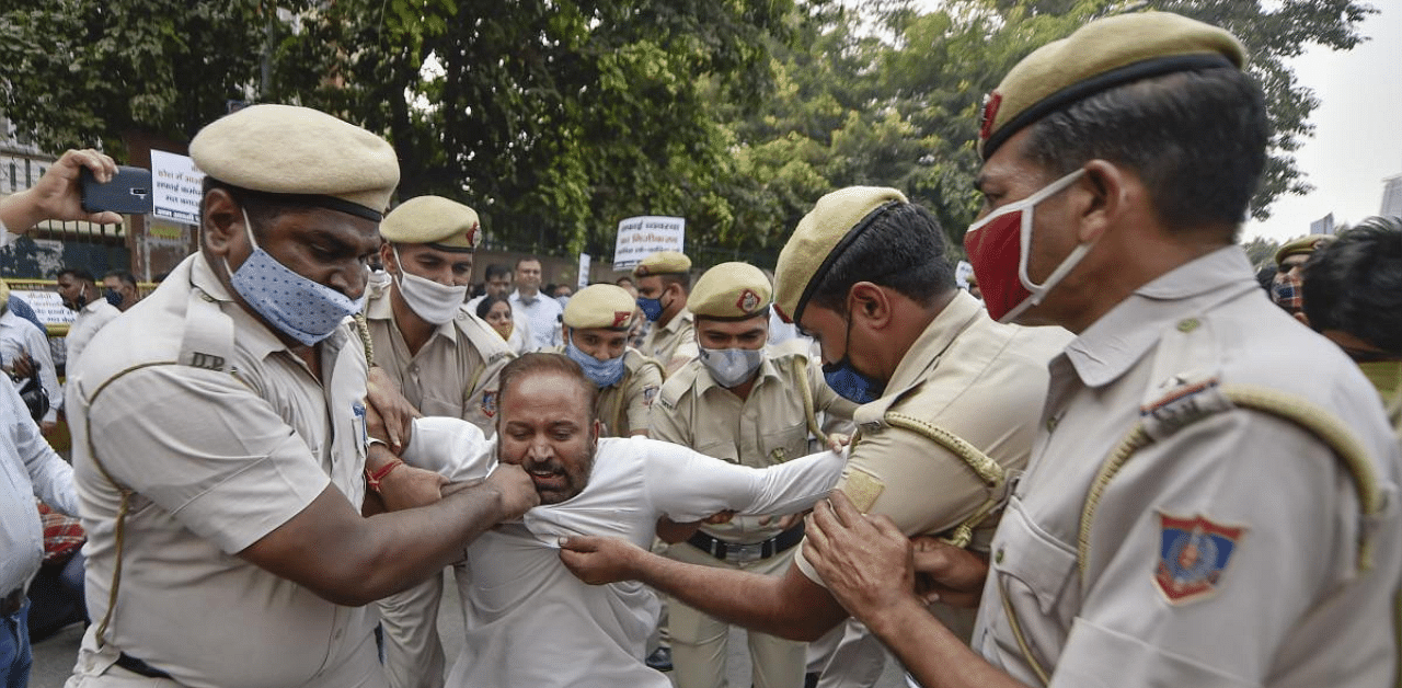 Police personnel detain AAP leaders and councilors during a protest against privatization of sanitation services by SDMC, at Civic Centre in New Delhi. Credit: PTI
