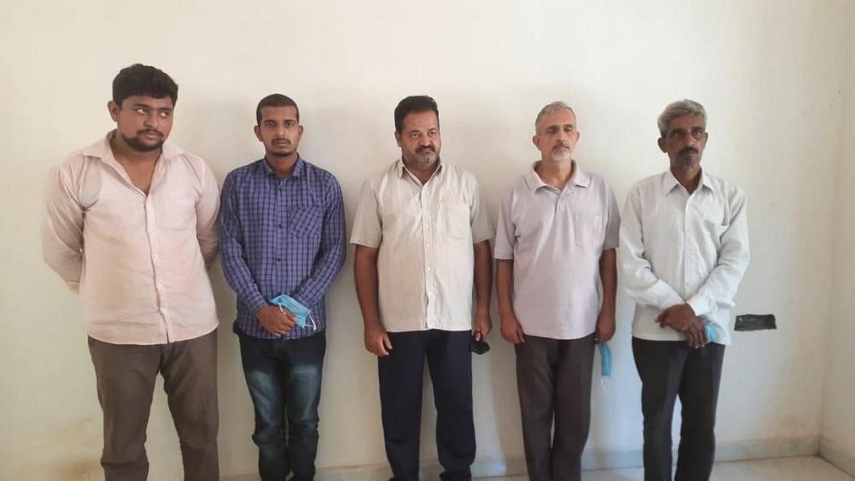 The suspects in the murder of a retired principal in Mysuru. DH PHOTO