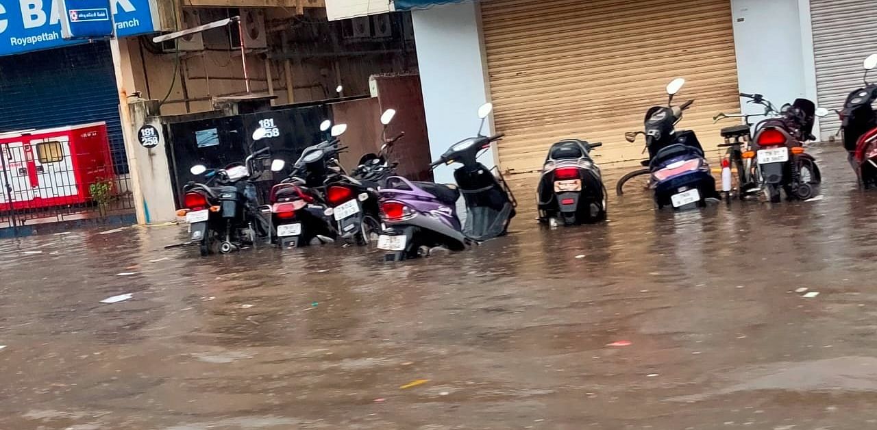 The thunderstorms began at 3 am on Thursday and continued till about 6 am in various parts of the city, though the rains continued till the time of writing. Credit: Twitter/Pradeep Rajagopalan