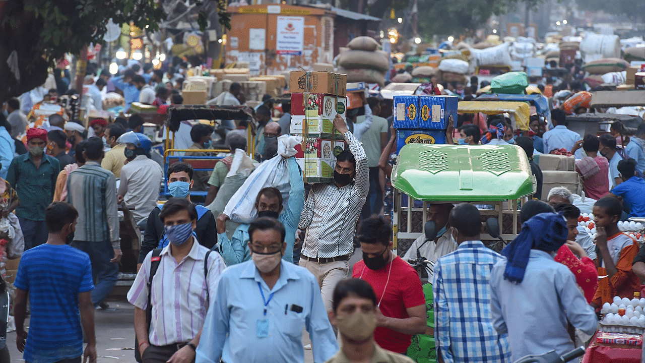 A view of crowded Chandni Chowk market ahead of Diwali festival, amid coronavirus pandemic. Credits: PTI Photo