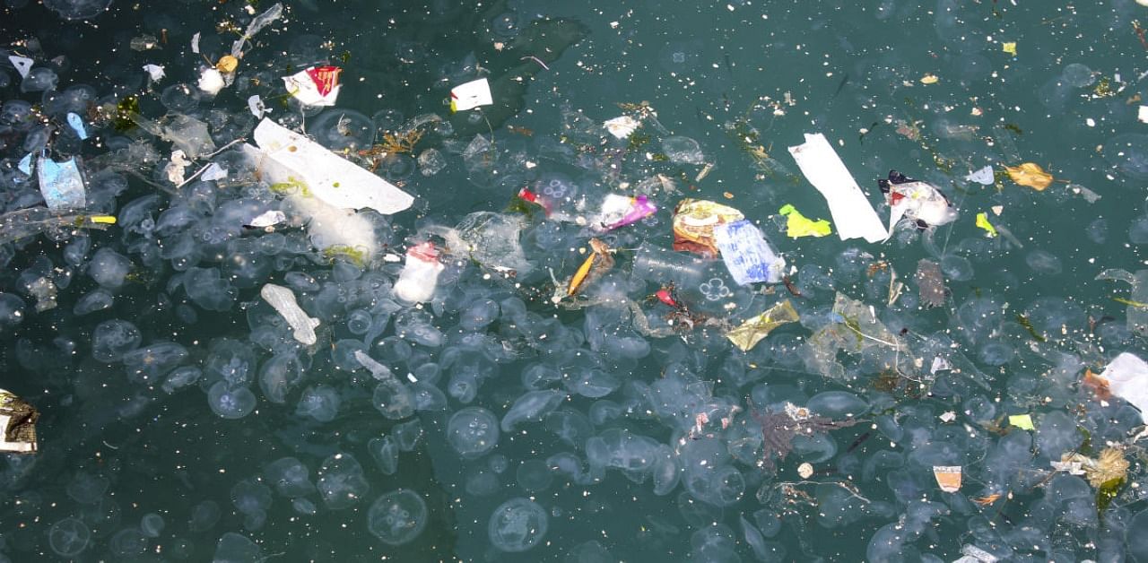As many as 1,300 plastic grocery bags per person is landing in places such as oceans and roadways. Credit: Getty Images