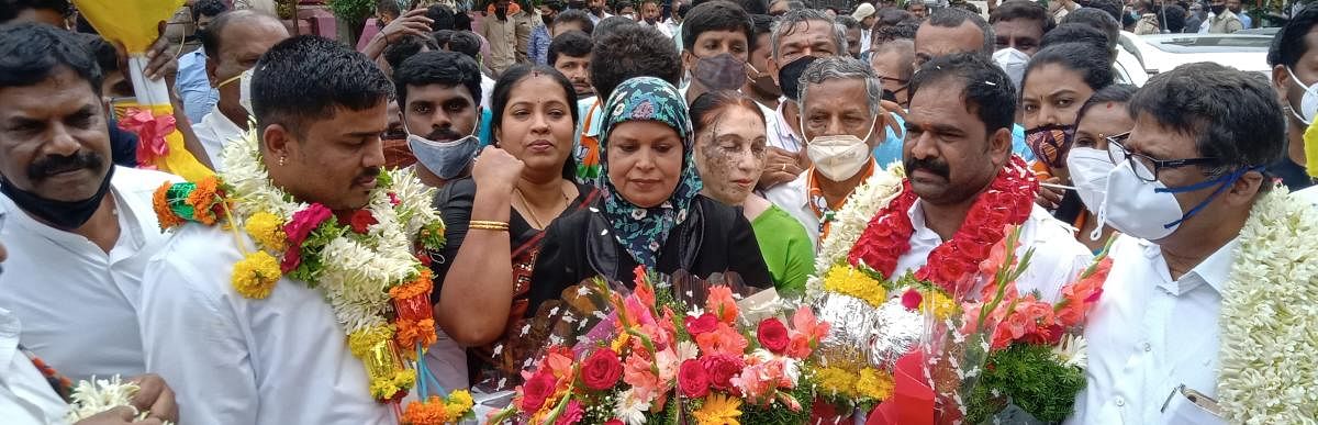Supporters greet Jayavardhan and Surayya Banu, the newly elected president and vice-president of the Town Panchayat in Kushalnagar on Tuesday.