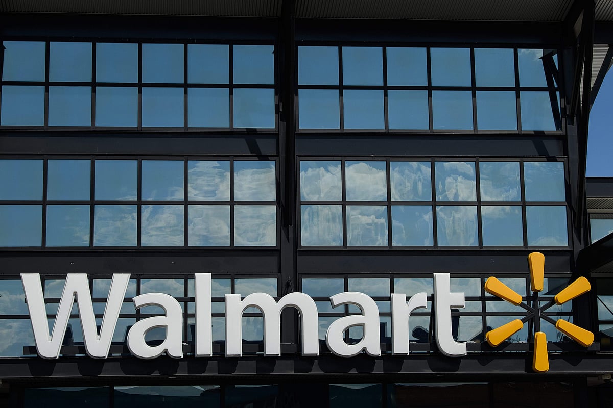 Walmart, Comcast in talks to develop and distribute smart TVs