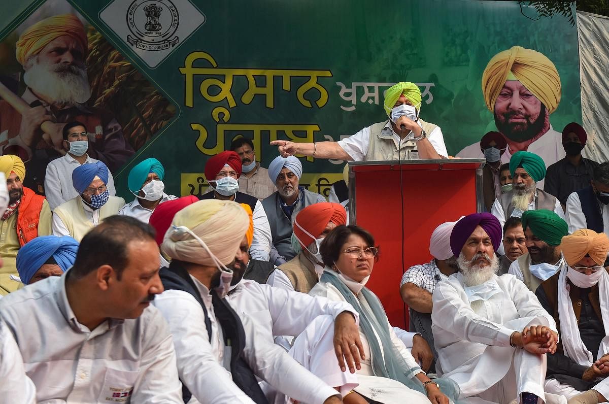 Punjab Chief Minister Capt. Amarinder Singh along with other leaders participates in a protest against the recent farm reform bills, at Jantar Mantar in New Delhi, Wednesday. Credit: PTI