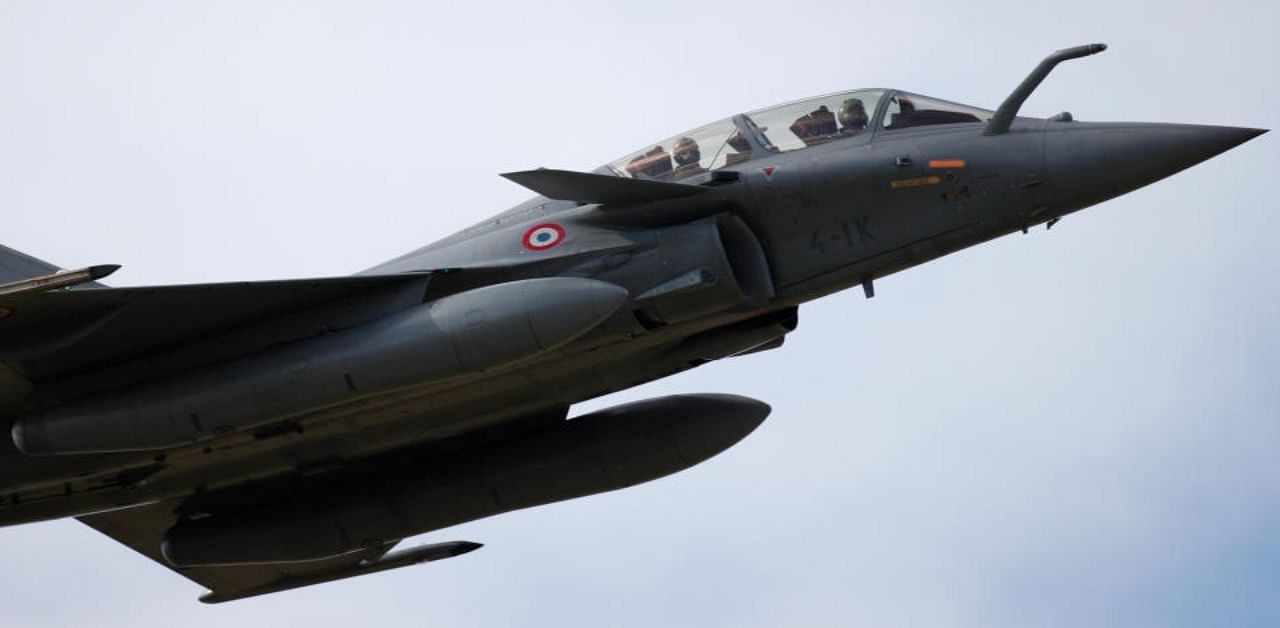 A French Air Force Rafale fighter performs during a presentation of the French Air and Space Army at the BA 105 Evreux-Fauville Air Force Base, France, October 15, 2020. (Reuters)