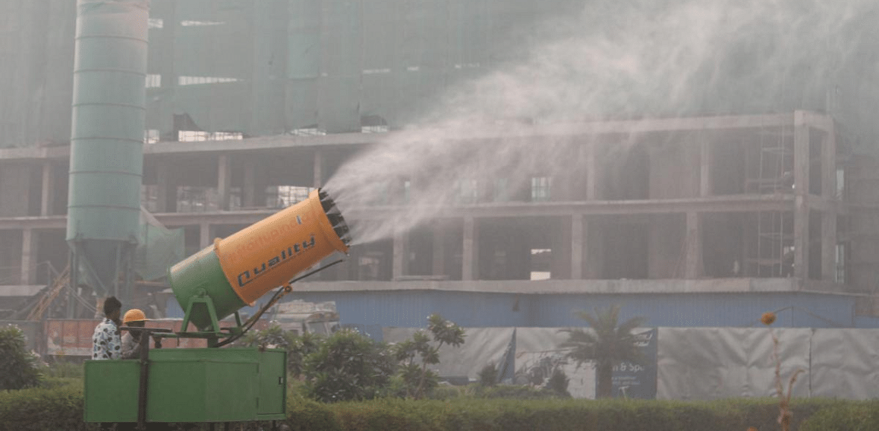 Officials from the central government expressed concern over the threat of Covid-19 spreading faster due to air pollution. Credit: PTI Photo