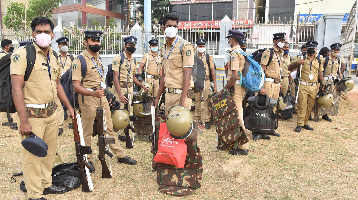 Policemen from Kerala were also deployed for the RR Nagar bypoll in Bengaluru. DH FILE PHOTO