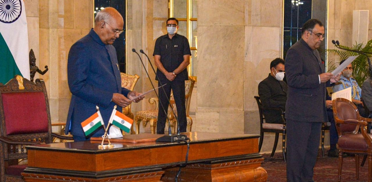 Yashvardhan Kumar Sinha takes oath as Chief Information Commissioner. Credit: PTI Photo