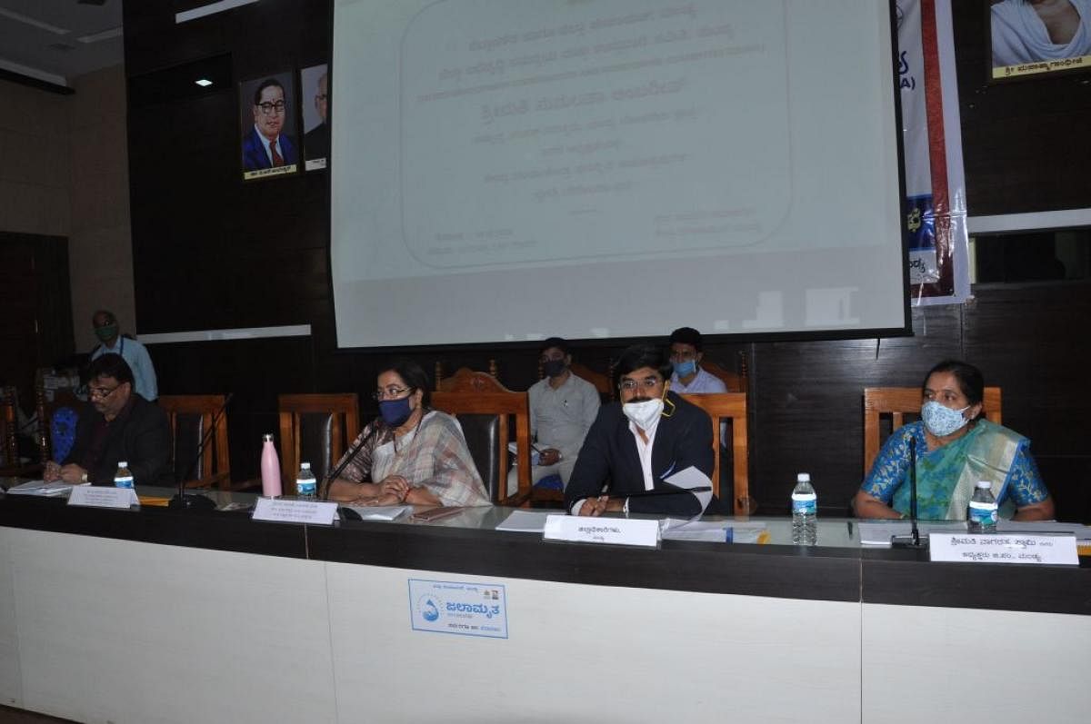 MP A Sumalatha chairs the meeting in Mandya on Tuesday. Deputy Commissioner M V Venkatesh is also seen. DH PHOTO