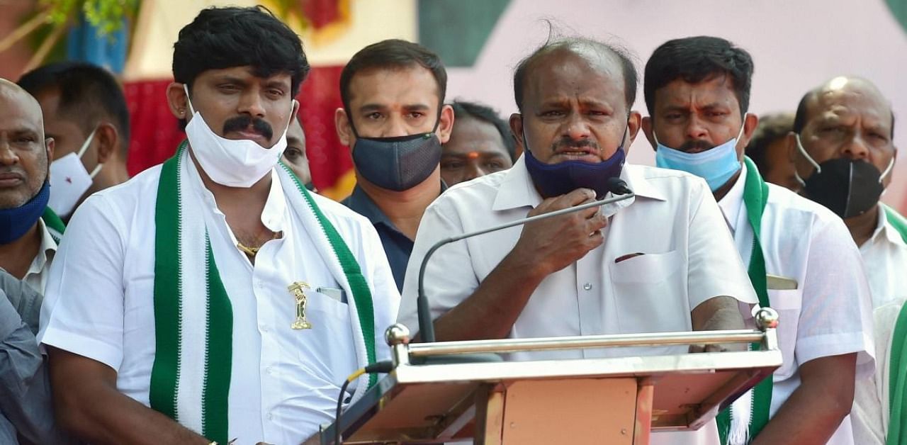 Former Karnataka chief minister H D Kumaraswamy with JD(S) candidate in Rajrajeshwari Nagar constituency Krishnamurthy during an election campaign rally for by-election polls, in Bengaluru. Credit: PTI