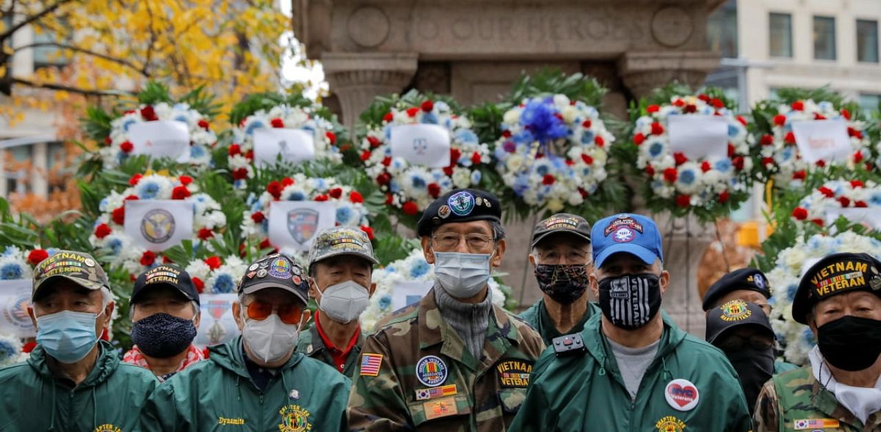 Soldiers wear protective masks as they attend a wreath laying event held in Madison Square Park in honor of Veterans Day, in Manhattan, New York City. Credit: Reuters