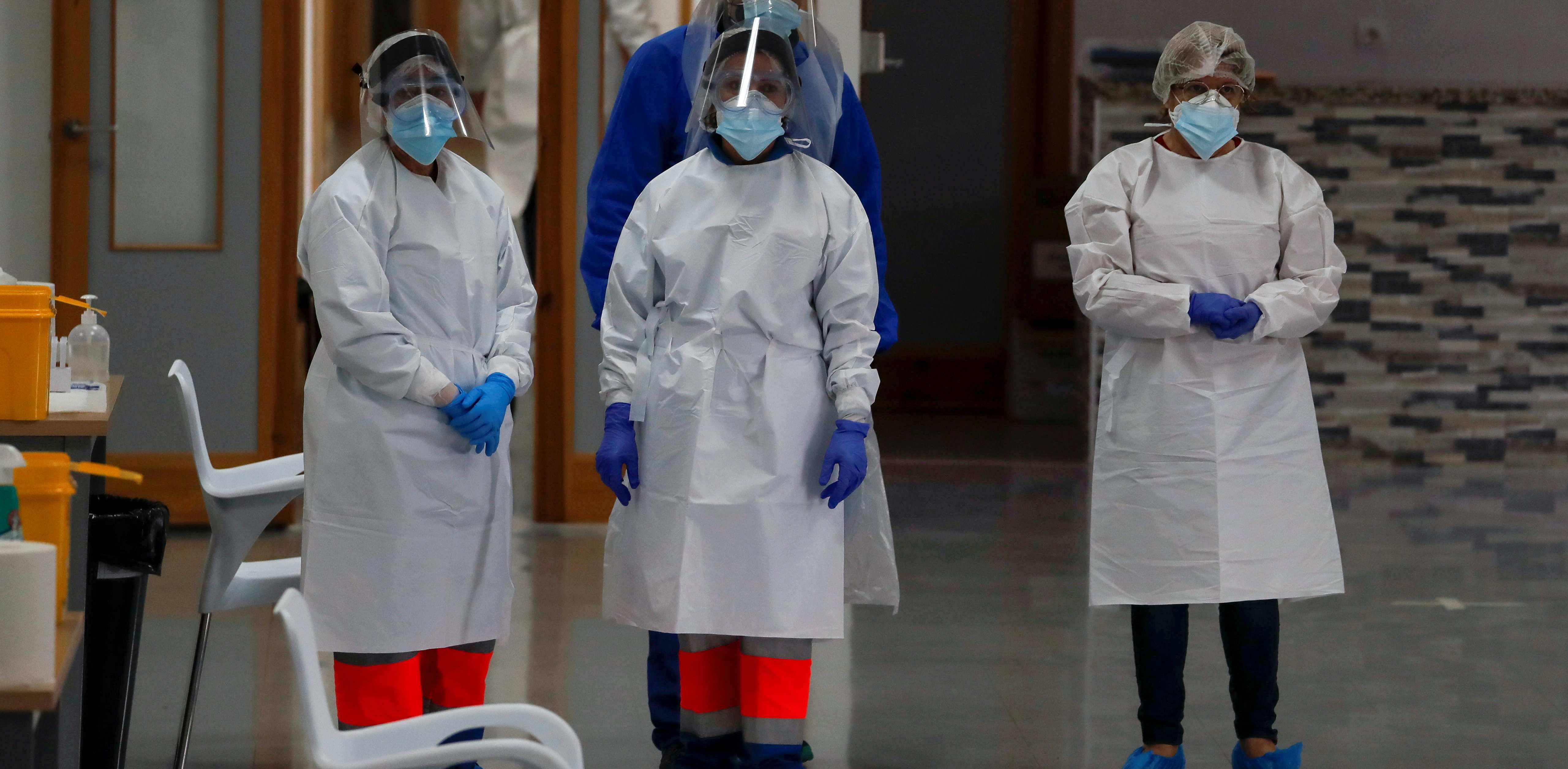 The pandemic caught the nation flat-footed in March, but epidemiologists have been warning for months of a fall and winter wave as people are driven indoors, schools resume in-person classes and Americans grow tired of months of precautions. Credit: Reuters