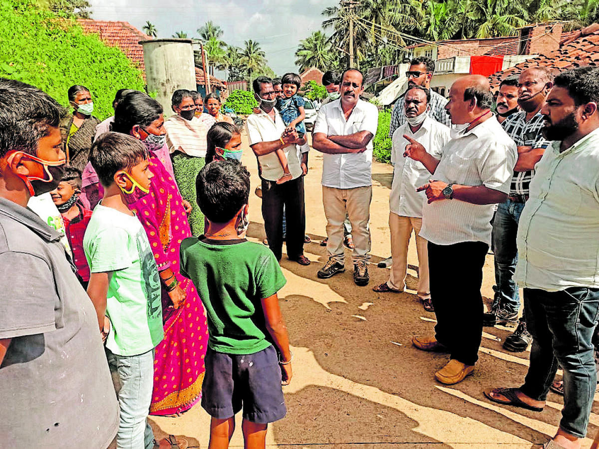 JD(S) district unit president K M B Ganesh speaks to the residents in Shirangala Gram Panchayat limits in Harangi, on Wednesday.