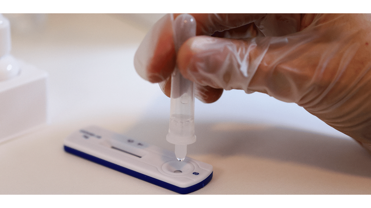 A chemist performs a rapid Covid-19 antigenic test. Credits: Reuters Photo