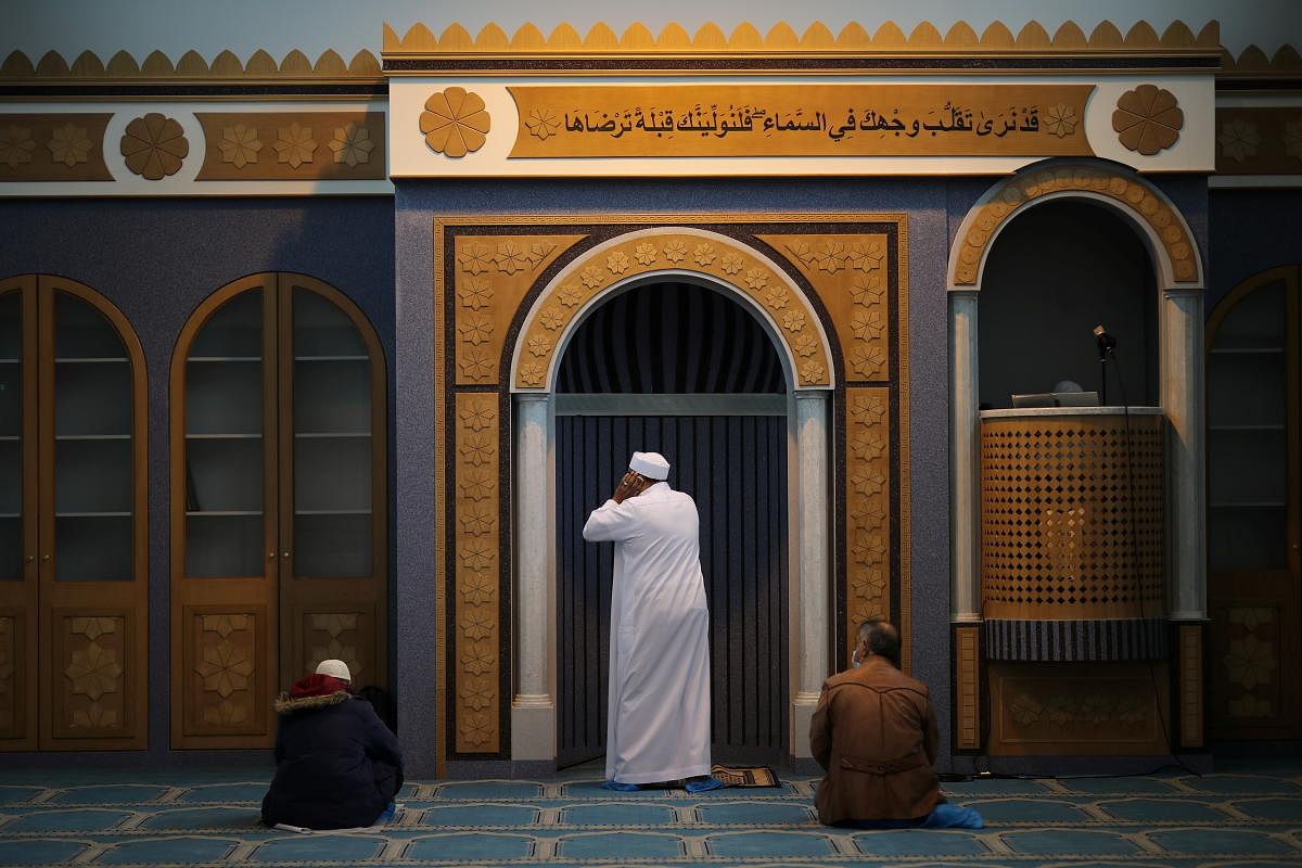 Muslims living in Greece apply social distancing as precaution against the spread of the coronavirus disease (COVID-19) during Friday prayers at the capital's first official mosque in Athens, Greece, November 6, 2020. Credit: REUTERS