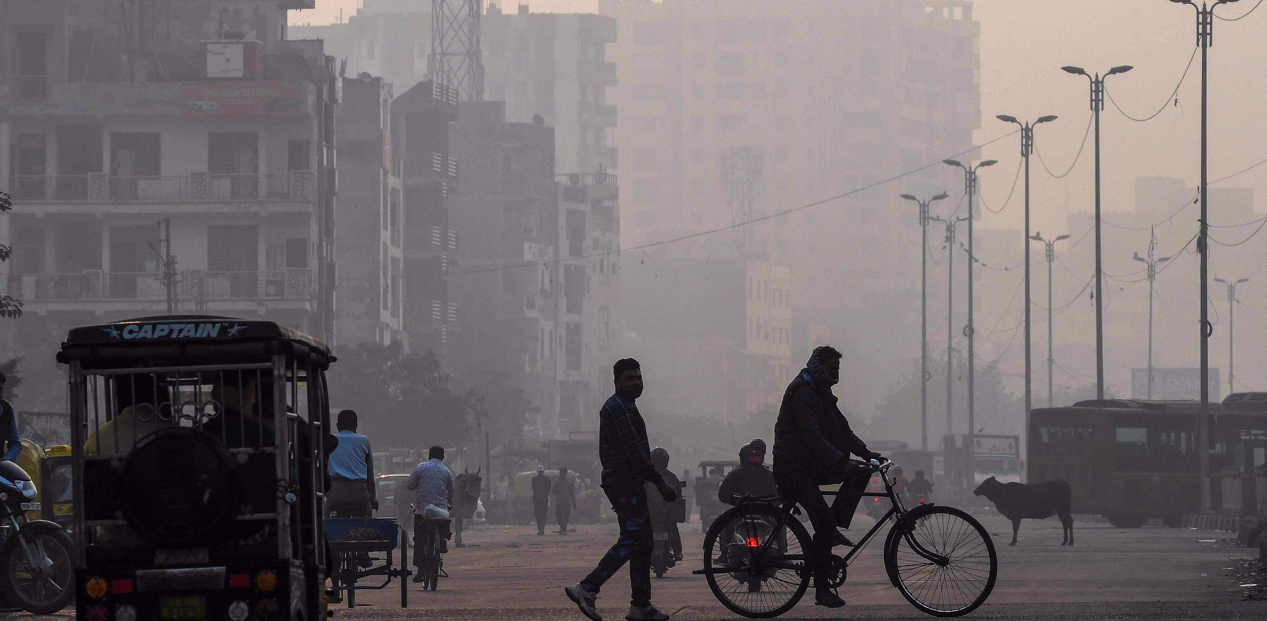 The levels of PM2.5 – which is about three per cent the diameter of a human hair and can lead to premature deaths from heart and lung diseases – were 396 microgram per cubic metre (µg/m3) in Delhi-NCR at 6 am, above the emergency threshold of 300 µg/m3. The safe limit is 60 µg/m3. Credit: AFP