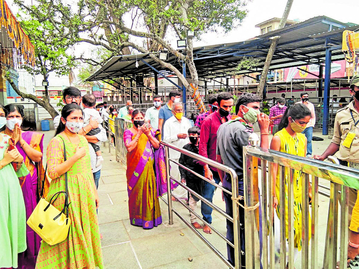Devotees wait for Hasanamba darshan on the last day in Hassan on Monday.