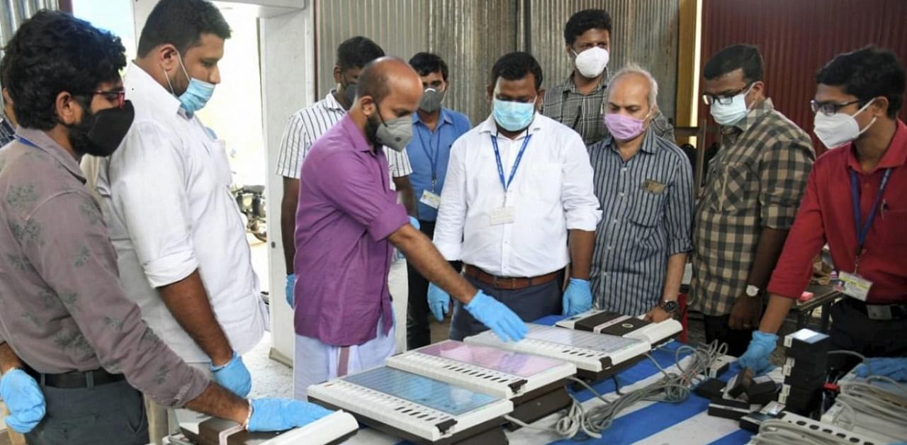 Officials demostrate about the functioning of EVMs, ahead of local body elections, in Kochi. Credit: PTI.