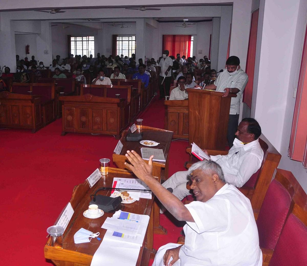 MLA H D Revanna speaks at the DISHA meeting in Hassan on Wednesday. DH PHOTO