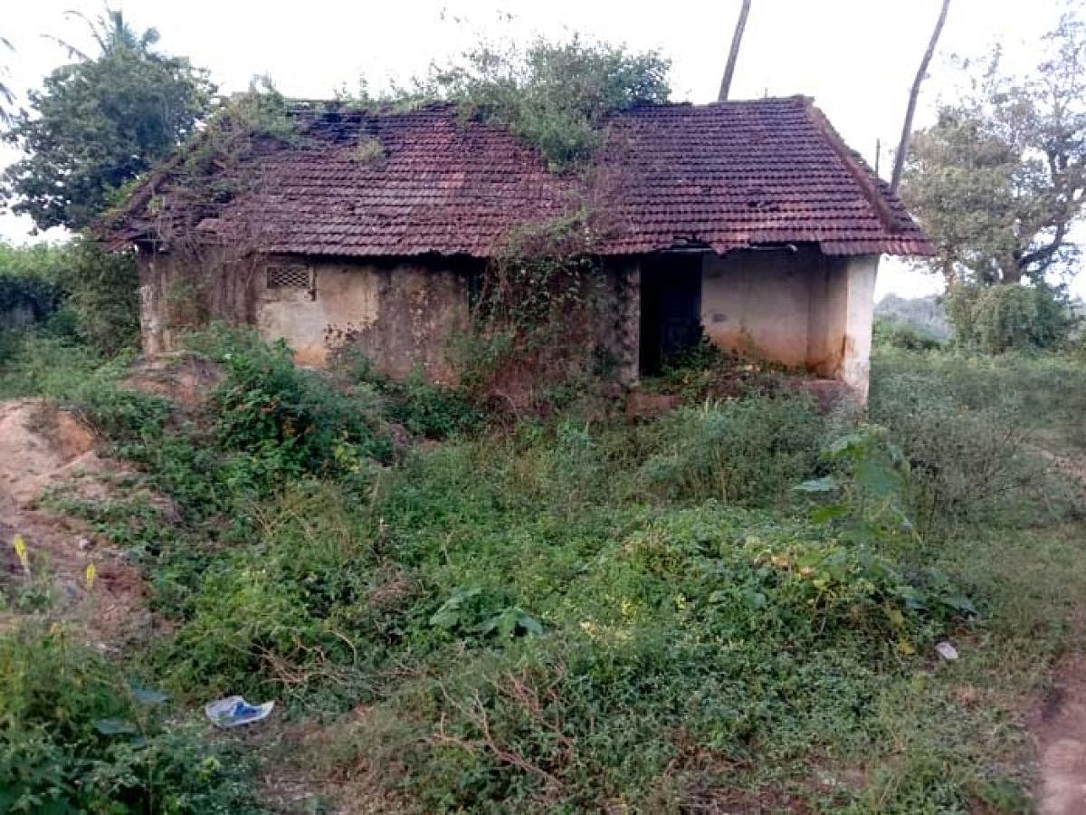 The dilapidated condition of the quarters of the ASI at Kodlipete.
