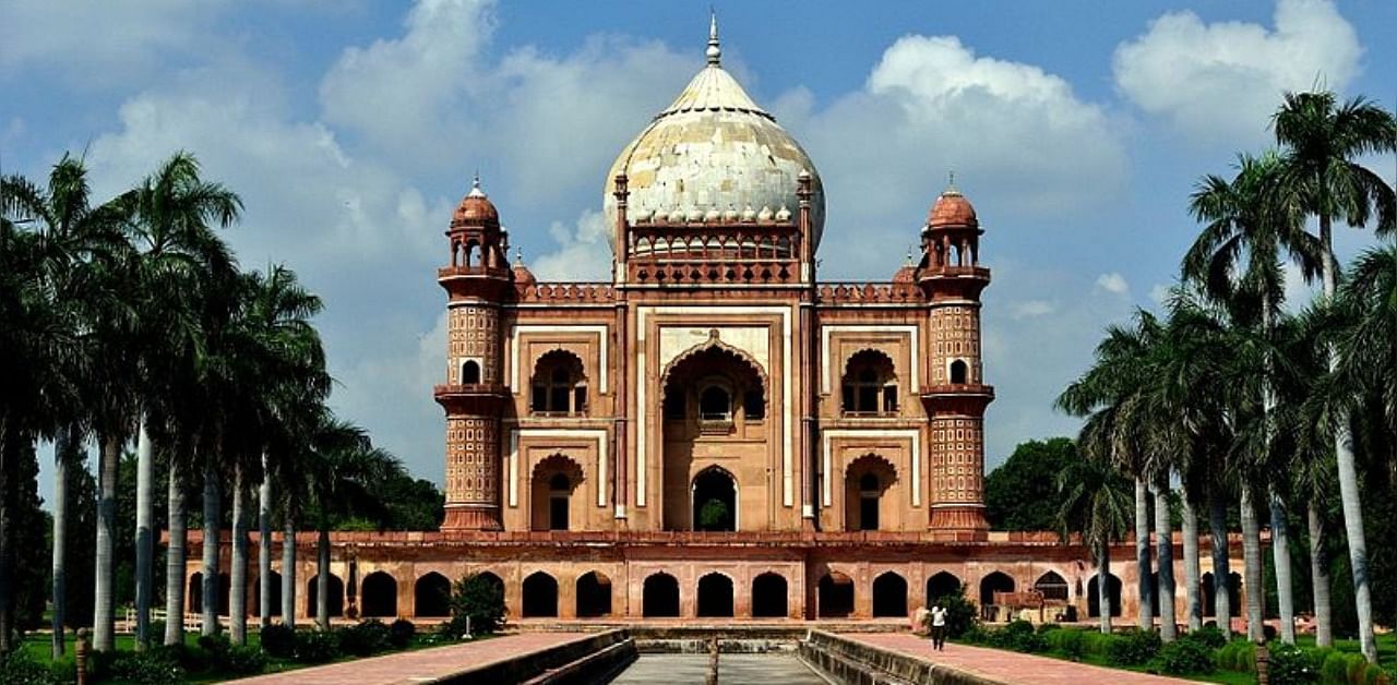 A 32-year-old man, who was allegedly drunk, rammed his car into the main gate of the Safdarjung Tomb. Credit: Wikimedia Commons Photo