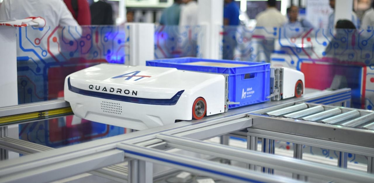 Carton shuttle robot 'Quadron'. Credit: DH photo.