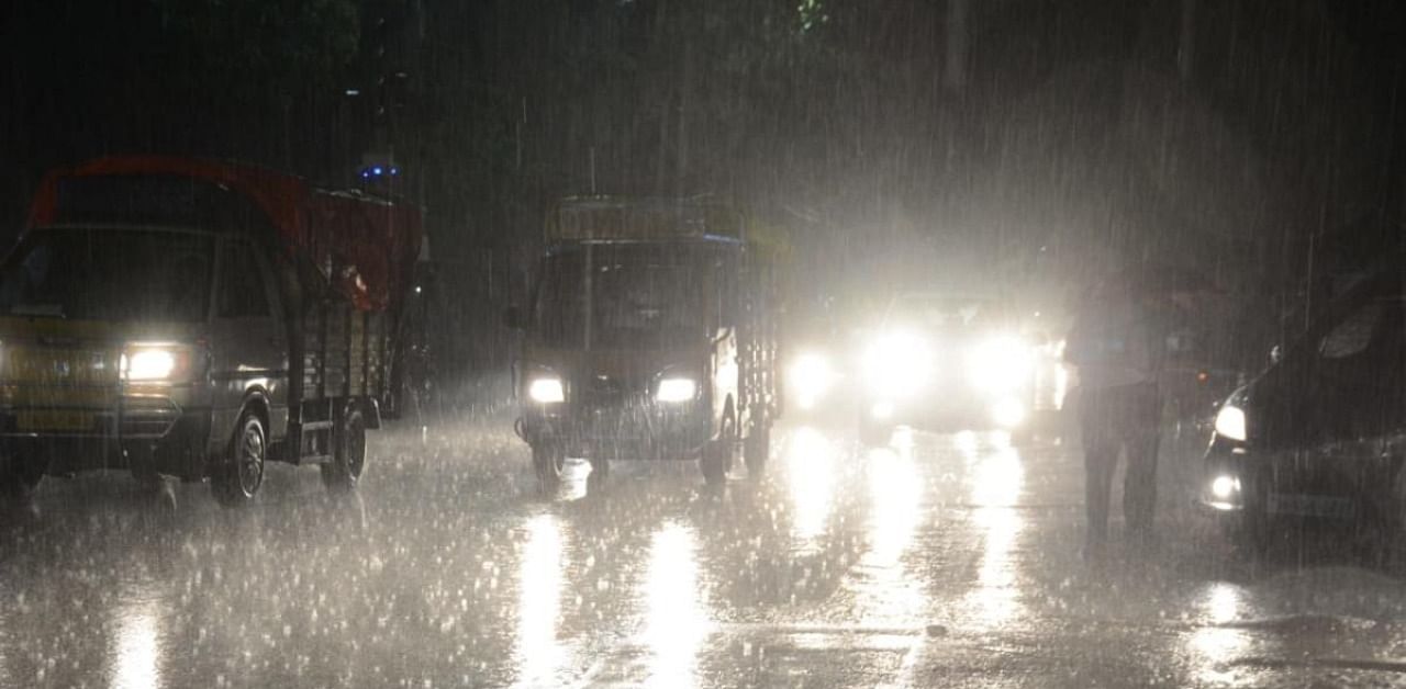 When cyclone Nivar makes its landfall, it is likely to pack winds with a speed of 100-110 km per hour gusting to 120 km per hour. Credit: DH Photo