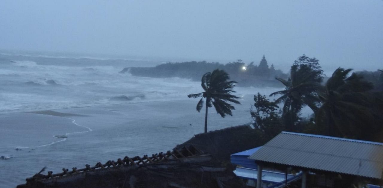 Strong winds at a coastal area before the landfall of Cyclone Nivar, in Mamallapuram. Credit: PTI.