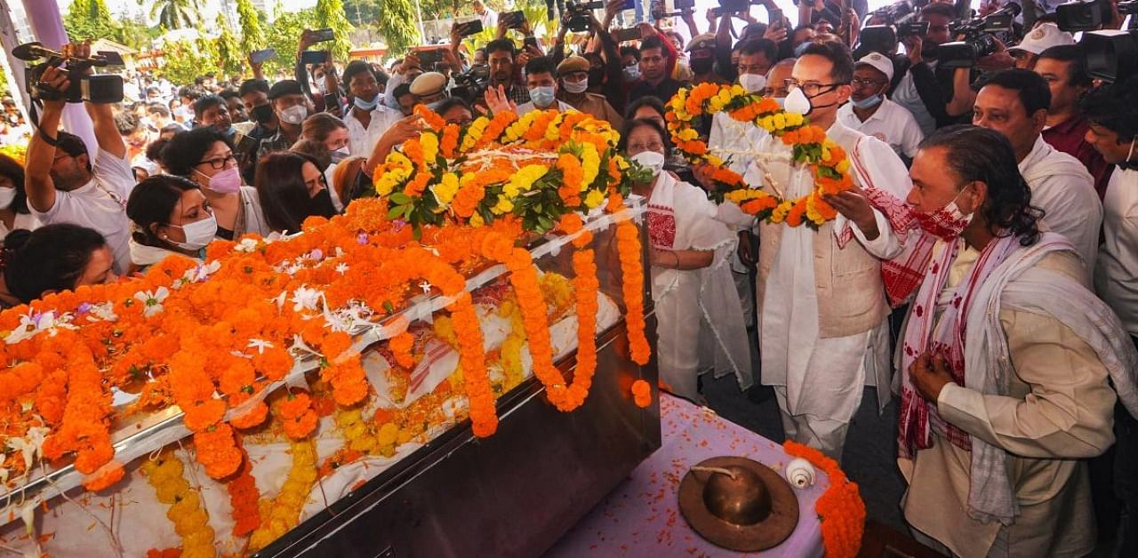 Family members pay their last respects to former Assam Chief Minister Tarun Gogoi in Guwahati. Credit: PTI.