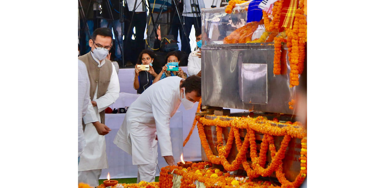 Rahul Gandhi pays homage to late Tarun Gogoi in Guwahati. Credit: AICC