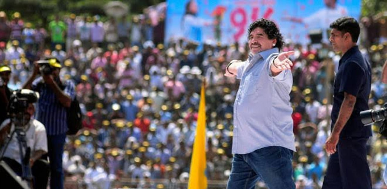Diego Maradona when he visited Kerala in 2012. Credit: Twitter Photo/@manuvichar