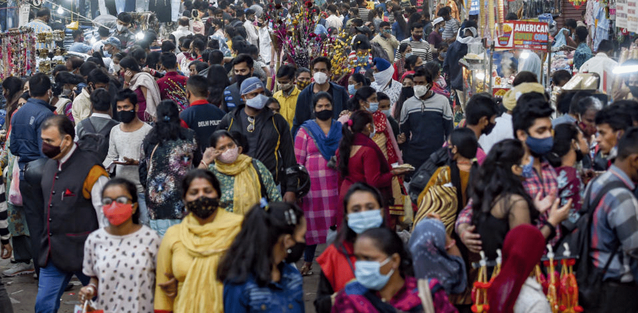 Visitors, flouting social distancing norms, at Sarojini Nagar market ahead of 'Diwali' festival, in New Delhi, Monday, Nov. 9, 2020. Credit: PTI Photo