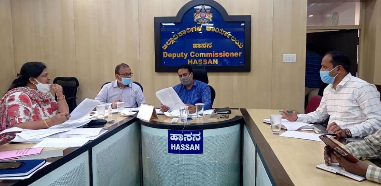 District In-charge secretary Naveen Raj Singh and Deputy Commissioner R Girish during the meeting of officials in Hassan on Thursday. Credit: DH.