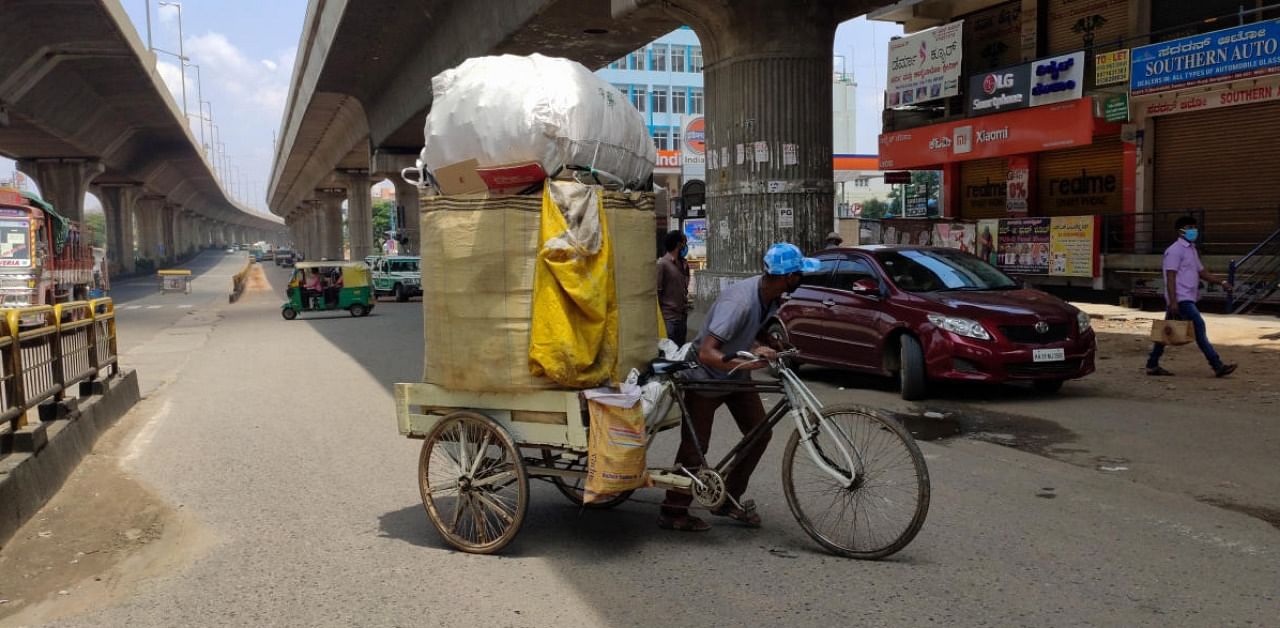 A rag picker works on the streets of Bengaluru during the Covid-19 lockdown. Credit: DH file photo/B H Shivakumar.