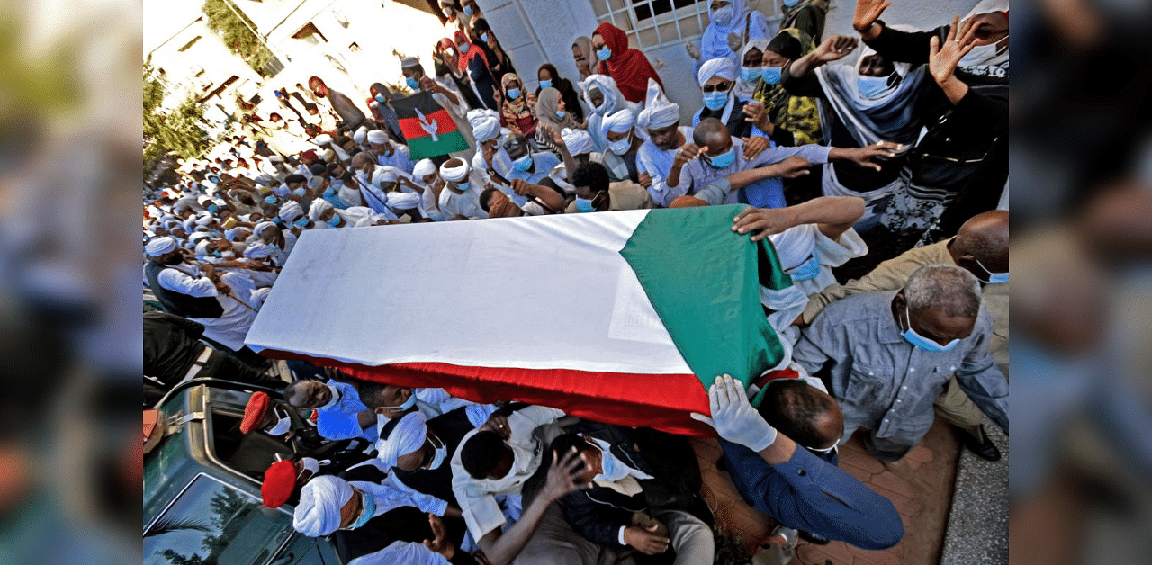 Sudanese mourners attend the funeral procession of Sudan's former prime minister and top opposition figure Sadiq al-Mahdi, in Khartoum, on November 27, 2020. Credit: AFP Photo