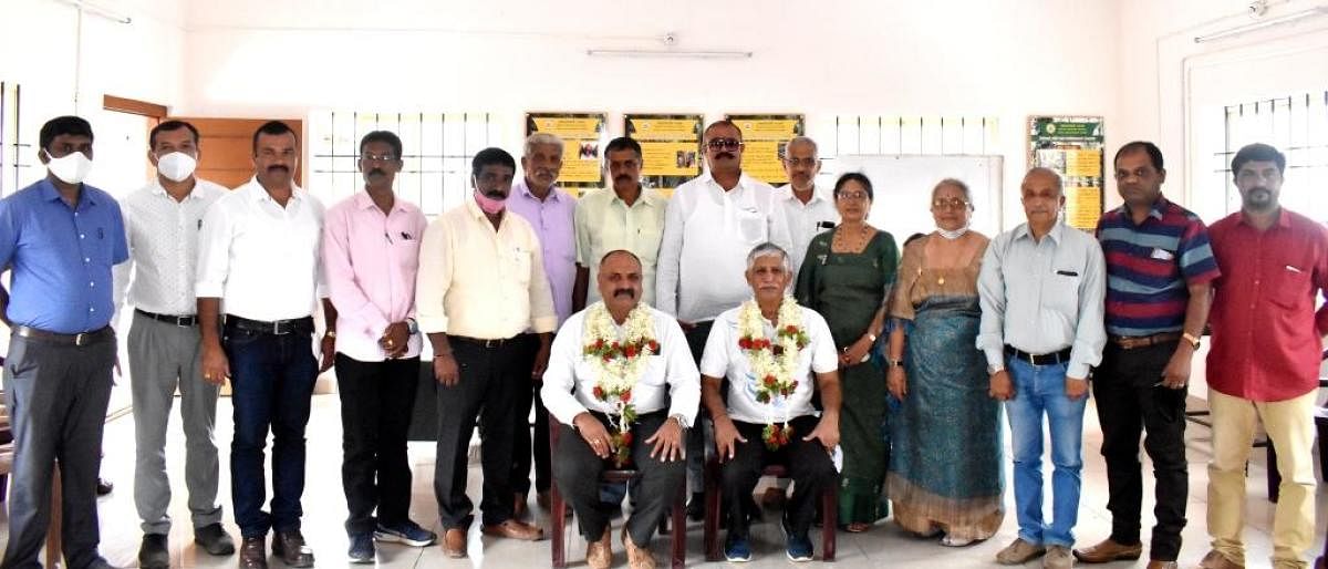 Biddatanda Ramesh Changappa and Mallanda Madhu Devaiah were elected as the president and vice president of Kodagu district Hopcoms in Madikeri.