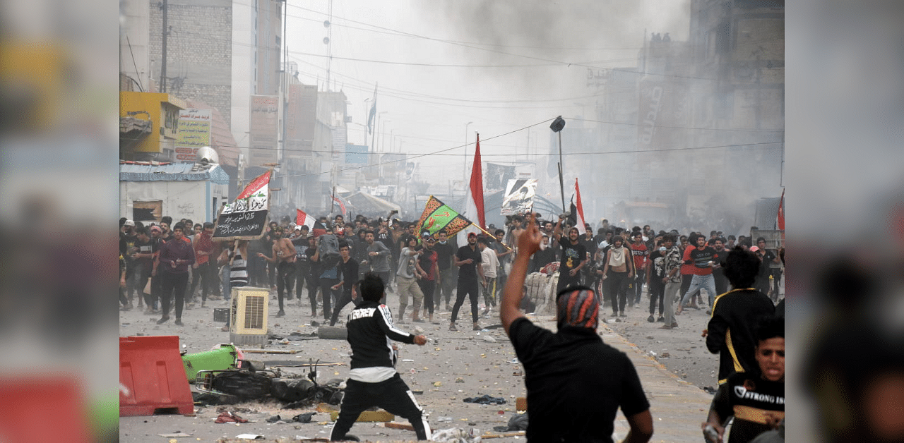 Anti-government protesters clash with supporters of Iraqi Shi'ite cleric Moqtada al-Sadr in Nassiriya, Iraq November 27, 2020. Credit: Reuters Photo