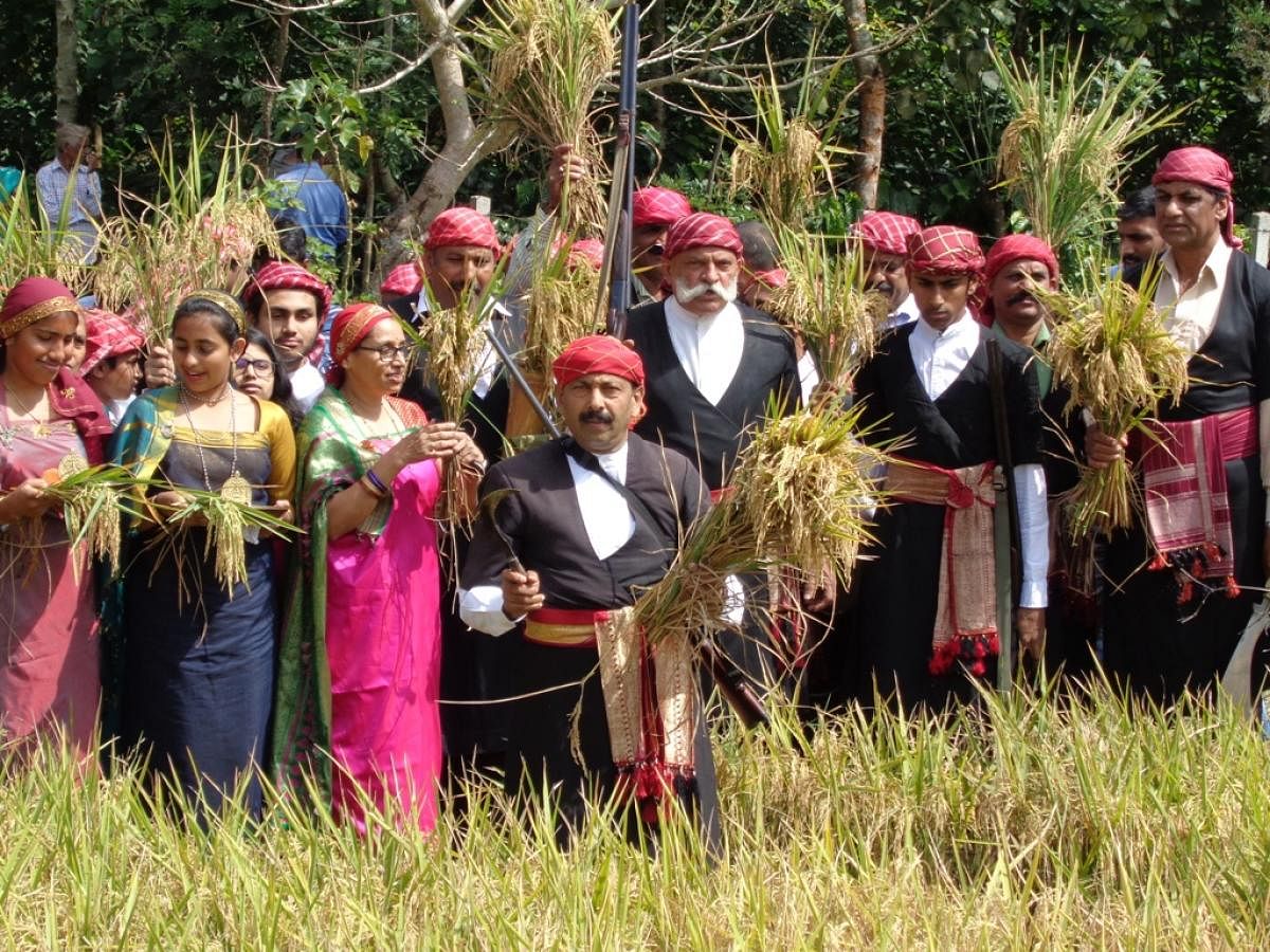 People harvesting new crop. DH File Photo