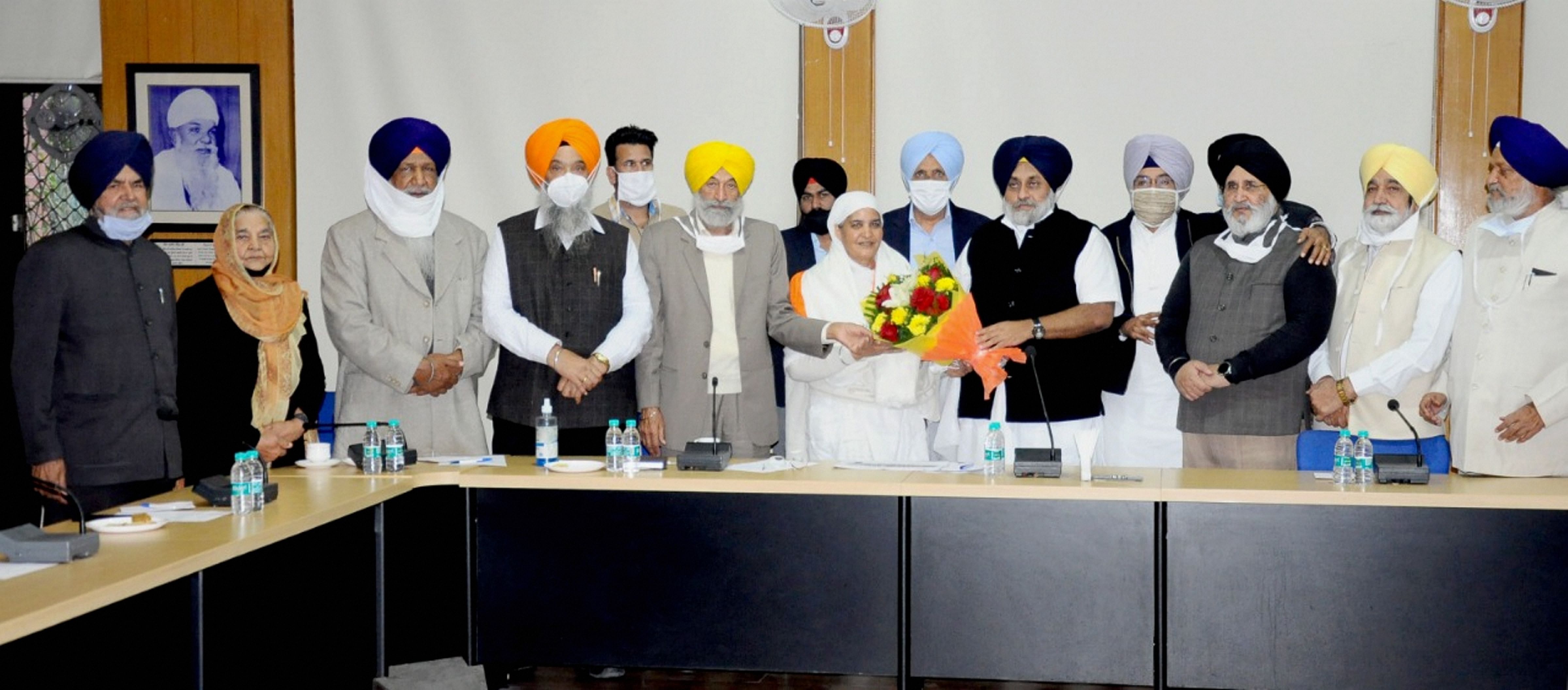 Shiromani Akali Dal (SAD) leaders during party's Core Committee meeting on the ongoing farmers' 'Delhi Chalo' agitation over Centre's farm reform laws, in Chandigarh. Credit: Twitter/@officeofssbadal
