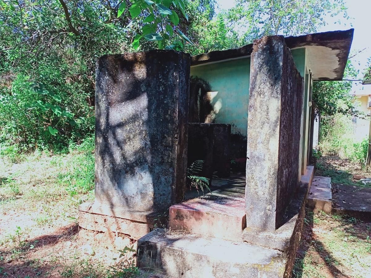 The dilapidated condition of toilets at the 126-year-old Government Upgraded Higher Primary School at Mudungarukatte in Balepuni. Credit: DH Photo