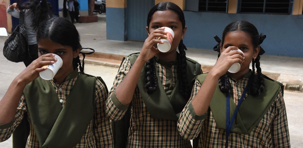 Govt. kannada and Tamil Model Primary School students drinking milk at at Pulakeshi Nagar in Bengaluru. Credit: DH Photo/Satish Badiger