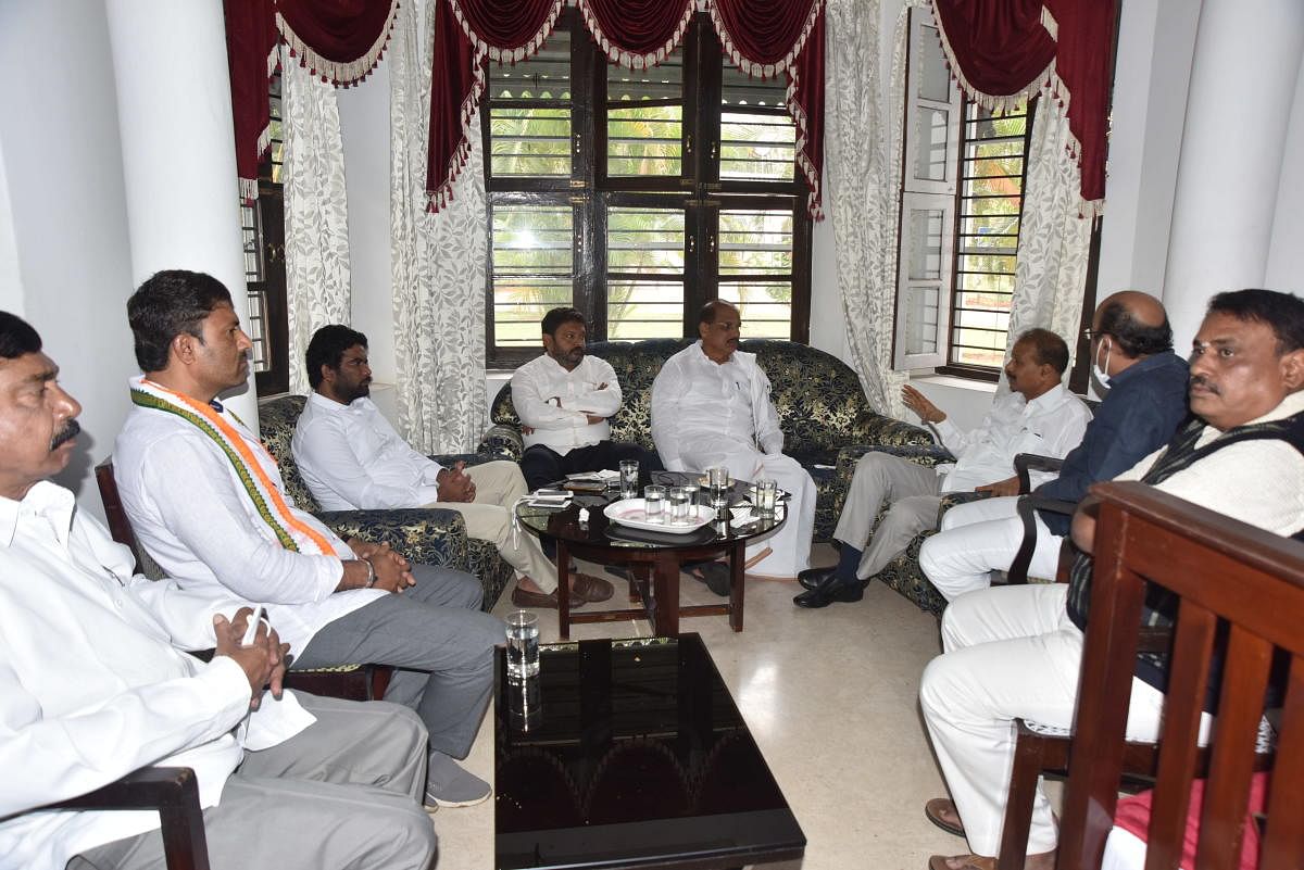The Congress party leaders discuss about Gram Panchayat elections in Mysuru on Saturday. DH PHOTO
