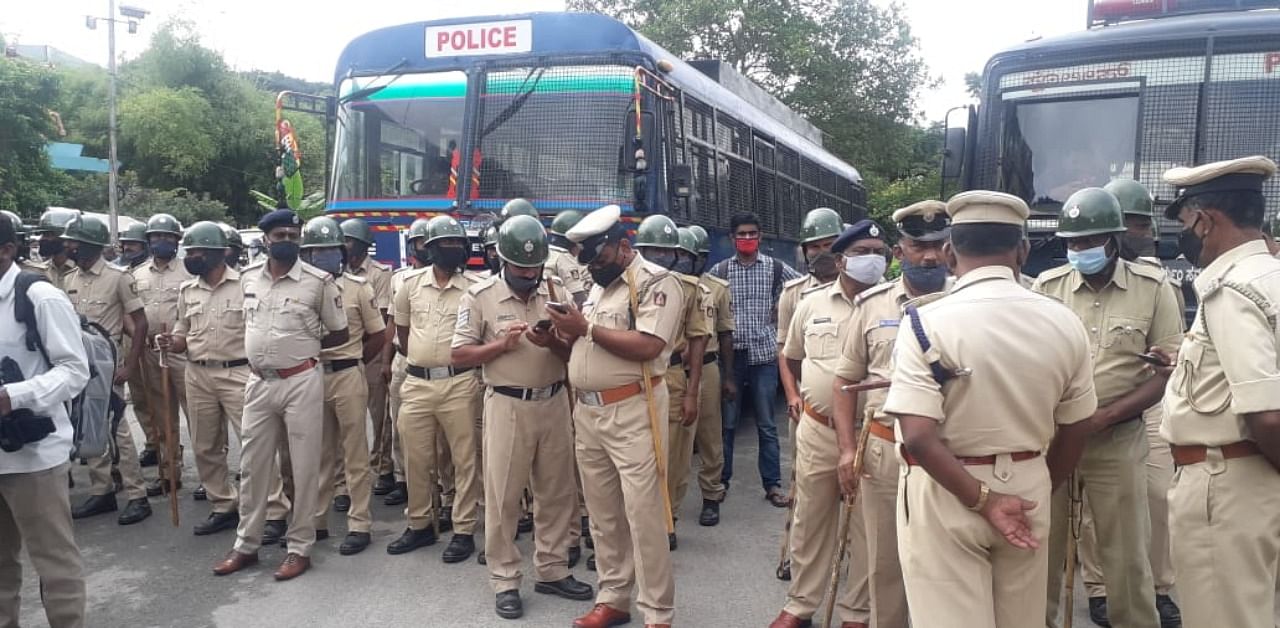 Even though the activists of many organisations gathered at crucial junctions of the city to stage protests, police were not allowing any forcible closure of business activities. Credit: DH Photo