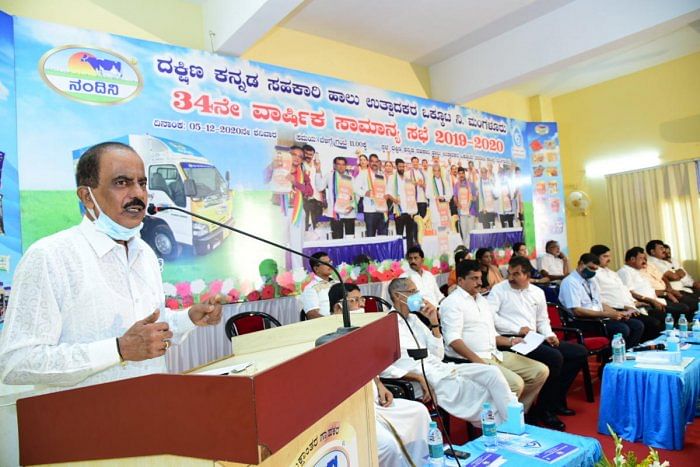 DKMUL President Raviraj Hegde speaks during the annual meeting of the DKMUL in Kulshekar. Credit: DH Photo