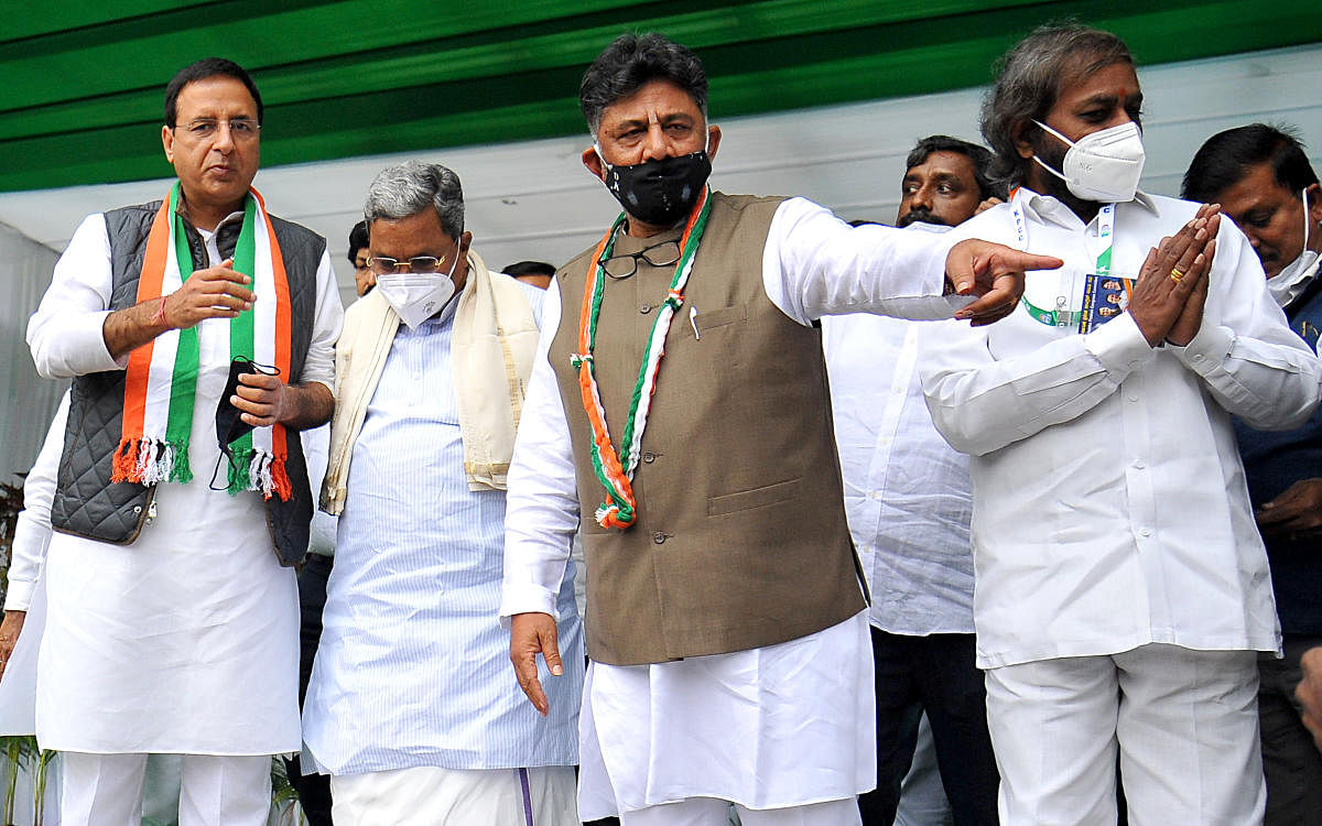 (From left) AICC Karnataka in charge Randeep Singh Surjewala, leader of Opposition Siddaramaiah, KPCC president D K Shivakumar, KPCC working president Eshwar Khandre during a meeting with party workers at Palace Grounds in Bengaluru on Sunday. Credit: DH Photo/Pushkar V