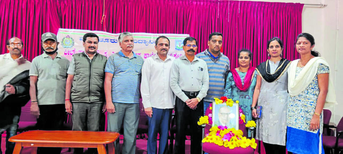Tributes were paid to Dr B R Ambedkar on the occasion of Parinirvana Day, in Madikeri, on Sunday. Credit: DH photo. 