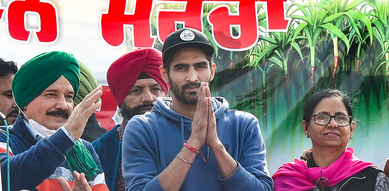 Boxer Vijender Singh joins the farmers with Arjuna and Dronacharya awardees during their 'Delhi Chalo' protest march. Credit: PTI Photo