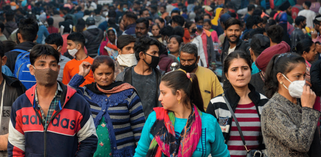 Crowd of people at a market amid coronavirus pandemic, in Jalandhar, Sunday, Dec. 6, 2020. Credit: PTI Photo